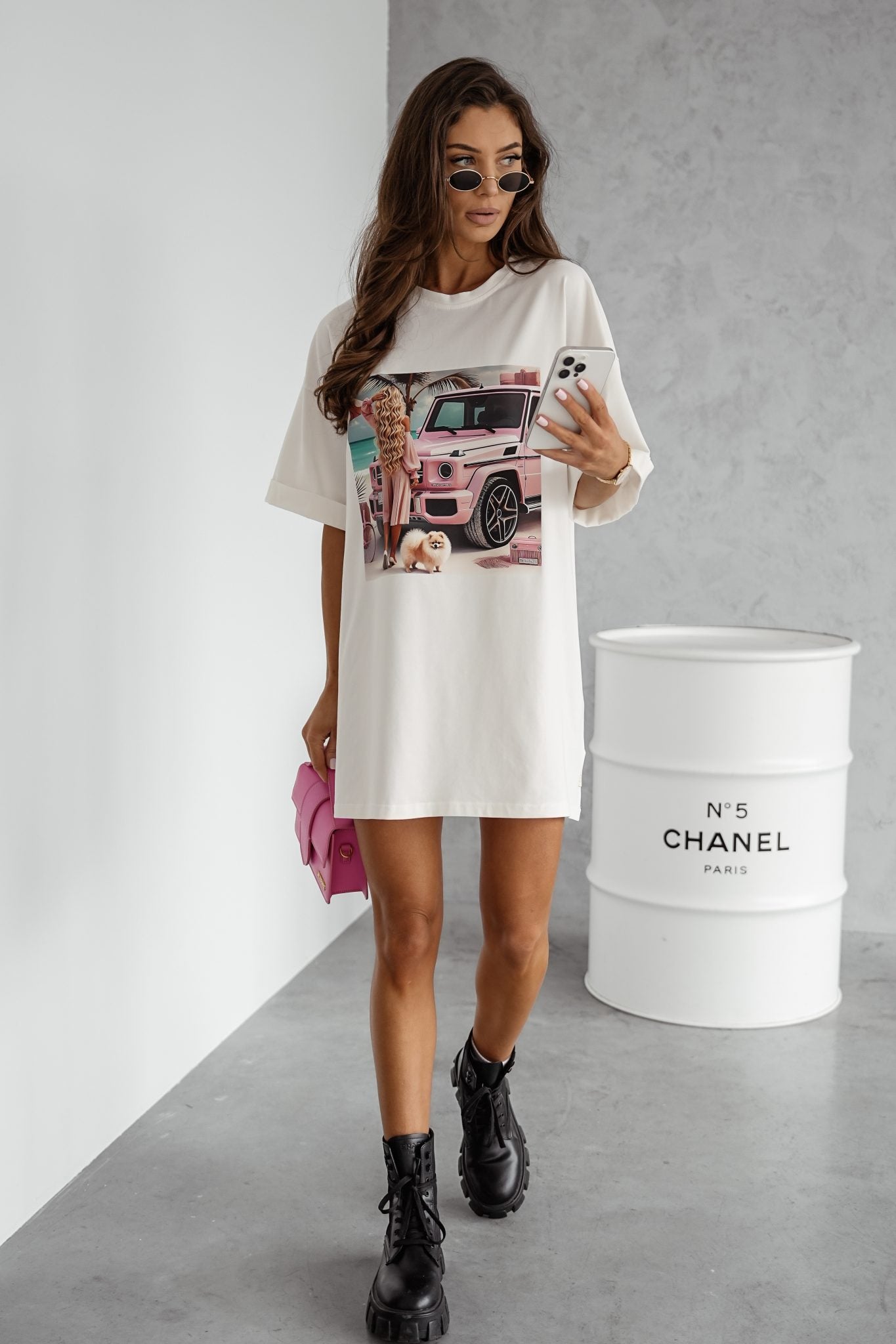 GOOD PINK CAR T-Shirt Kleid weiß