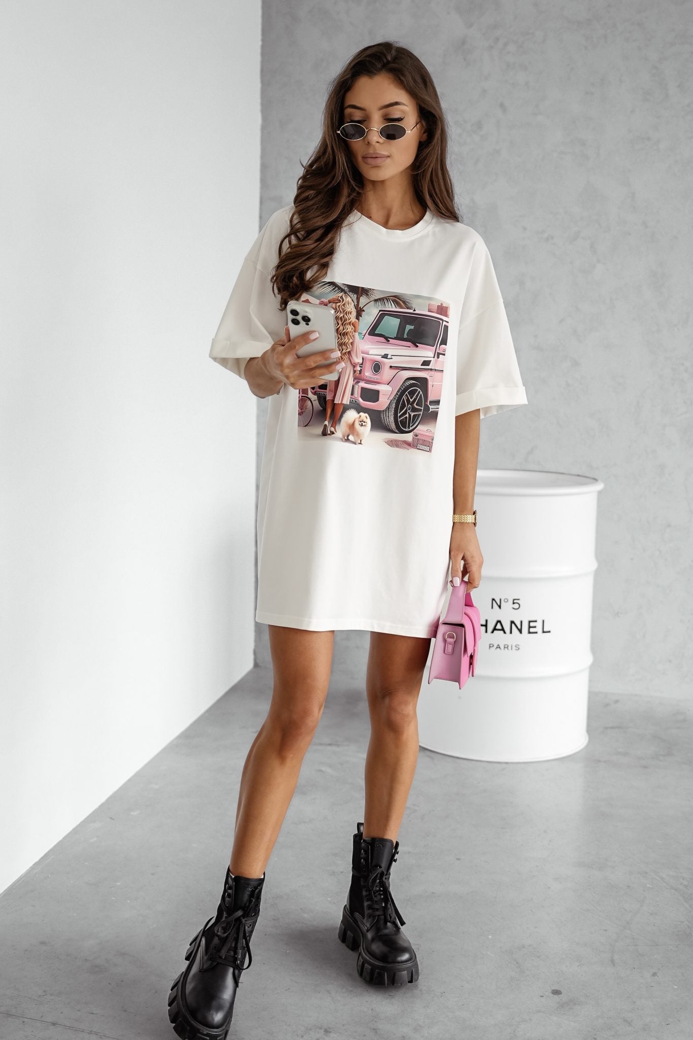 GOOD PINK CAR T-Shirt Kleid weiß