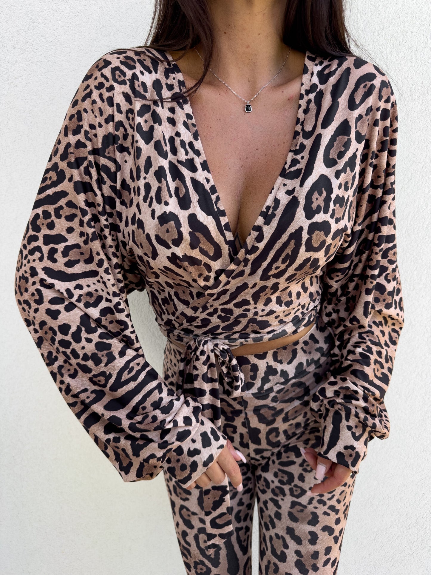 Damenbluse KAIRA Muster Panther– beige-schwarz