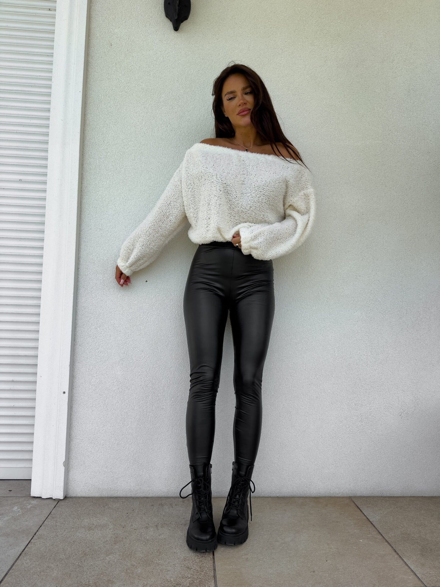 Sweatshirt UNDER – ecru