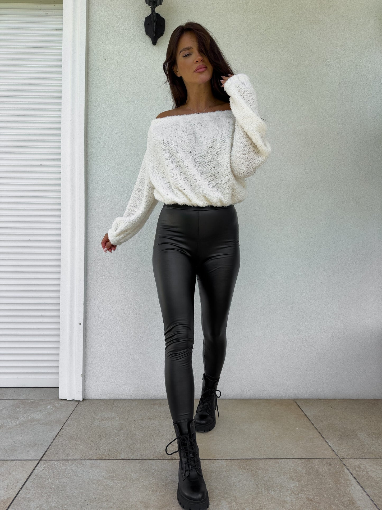 Sweatshirt UNDER – ecru