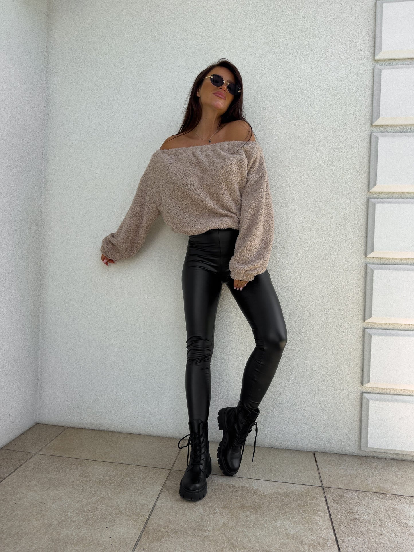 Sweatshirt UNDER – Puder- Beige