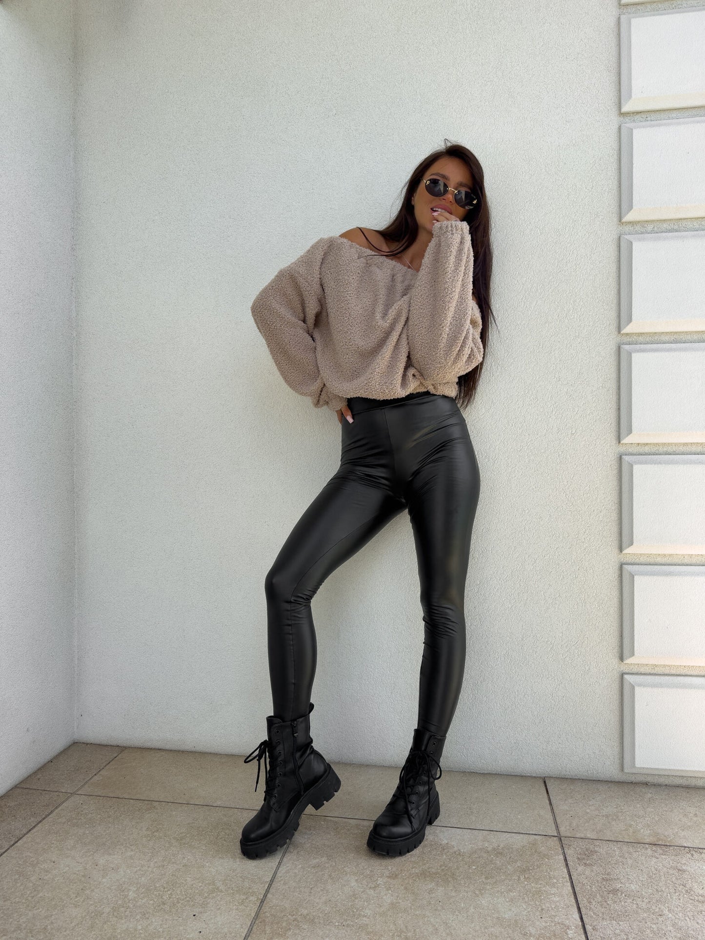 Sweatshirt UNDER – Puder- Beige