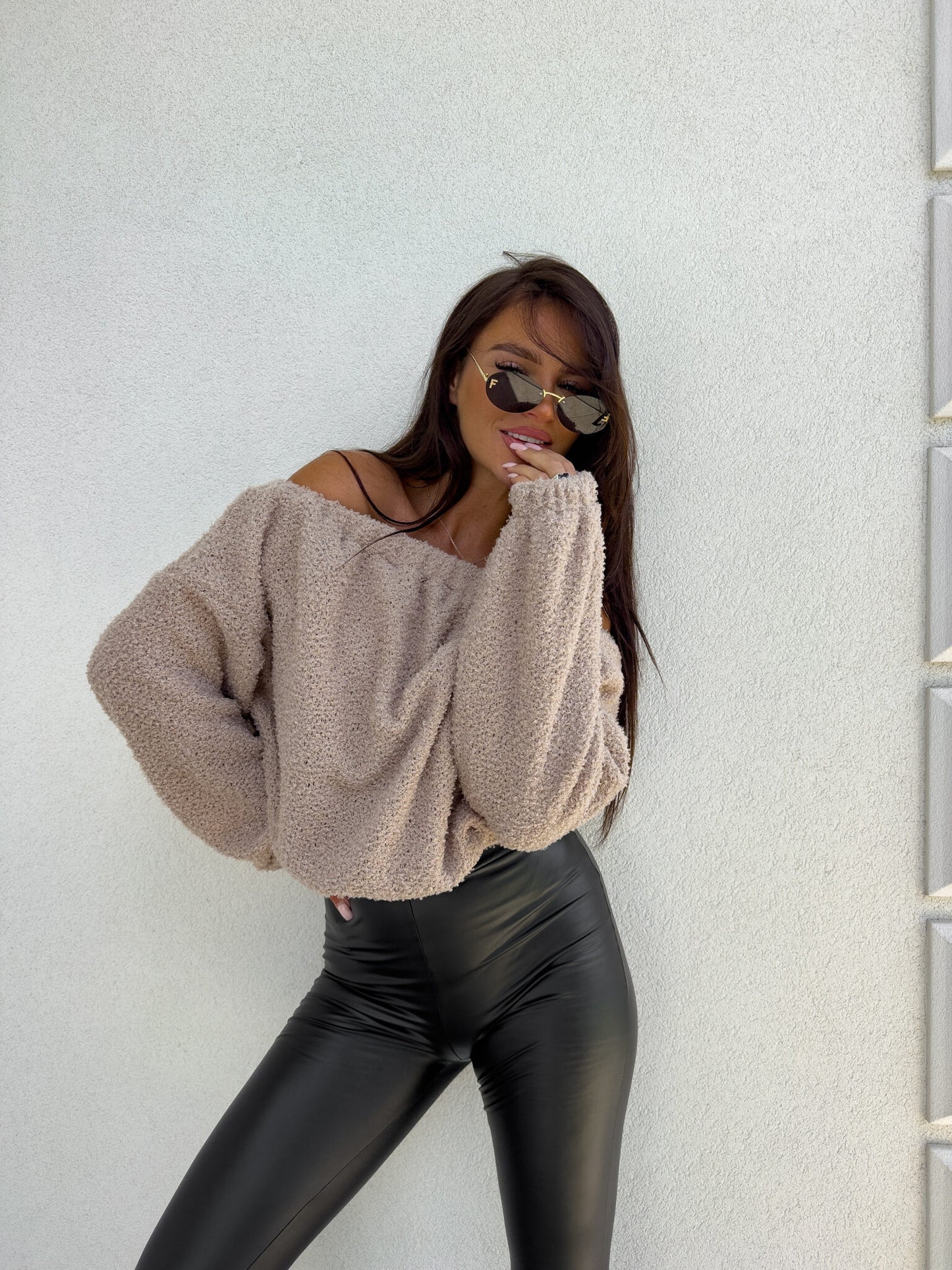 Sweatshirt UNDER – Puder- Beige