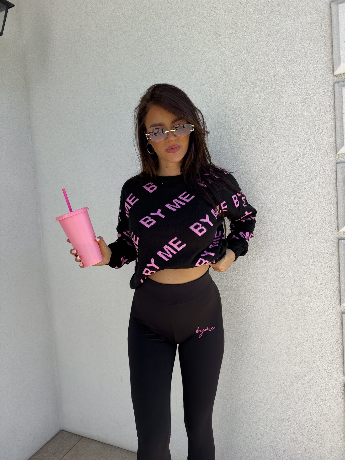 Pullover LETTERS – schwarz-rosa