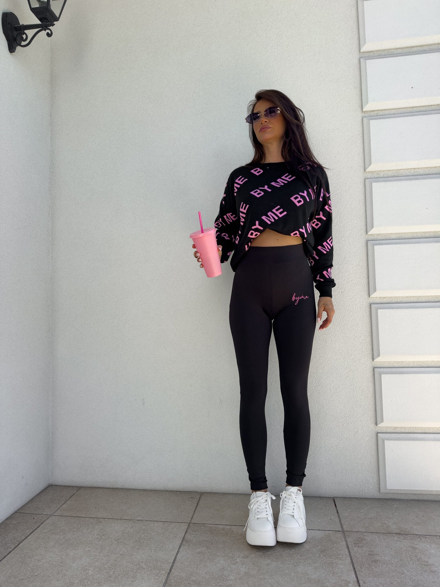 Pullover LETTERS – schwarz-rosa