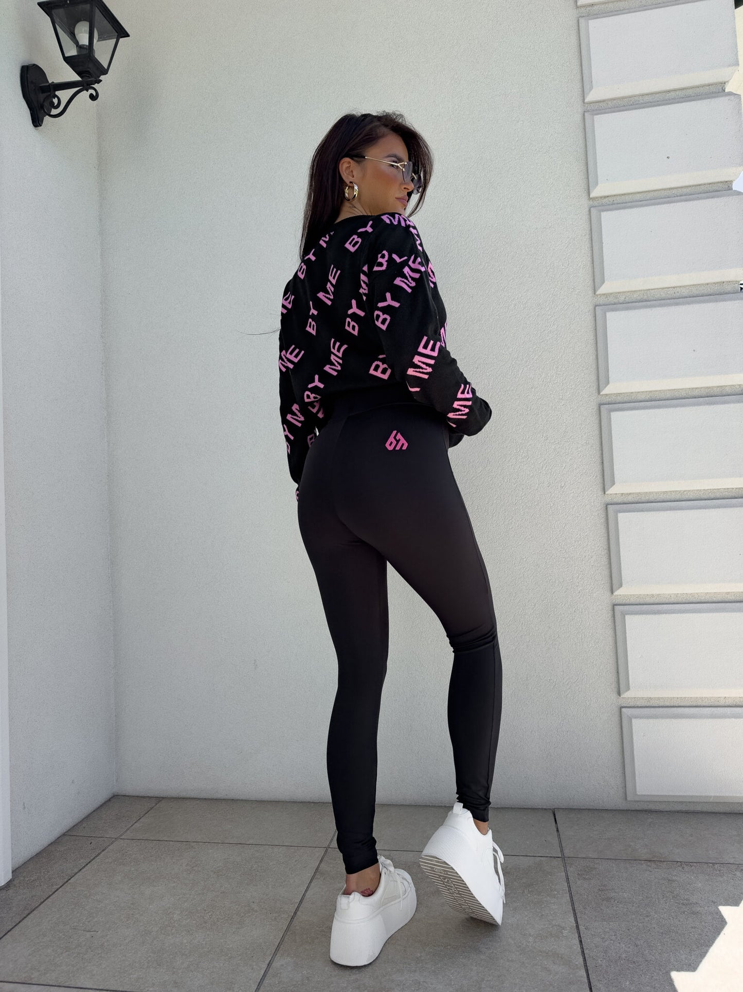 Pullover LETTERS – schwarz-rosa