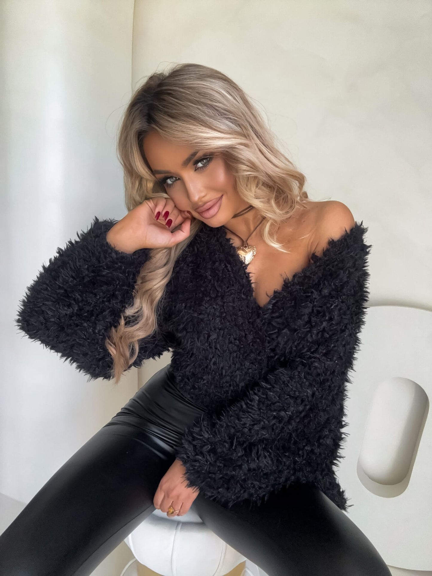 Jacke KAIRA SHAGGY – schwarz