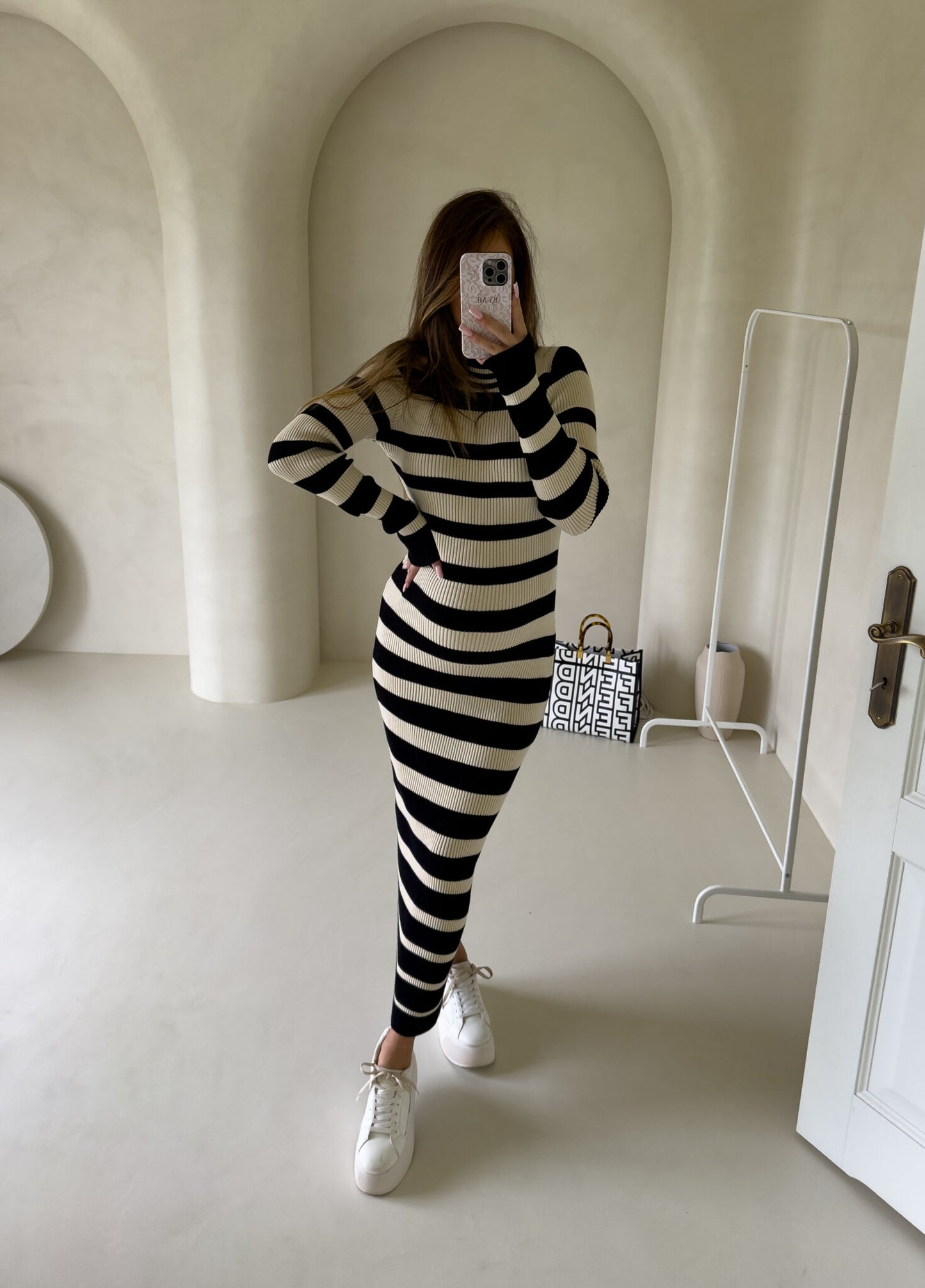 Kleid VERSATILE - schwarz -beige