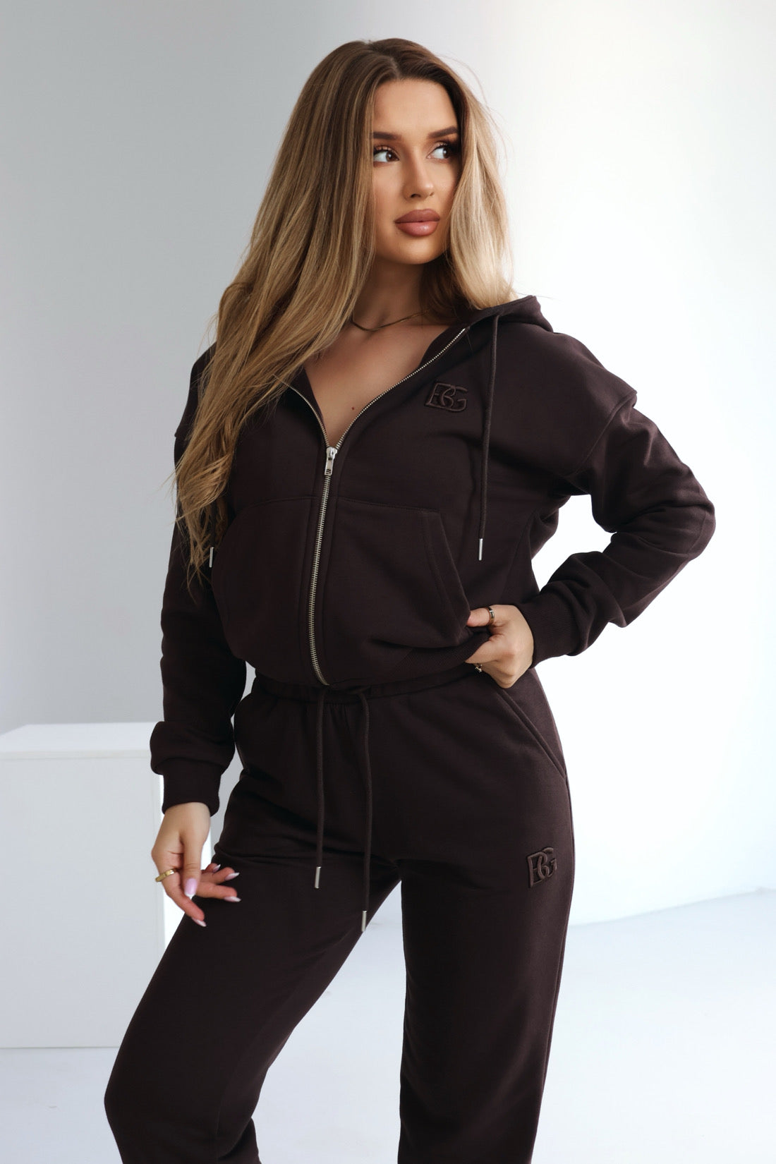 SWEATSHIRT BG ZIPPY | DUNKELBRAUN