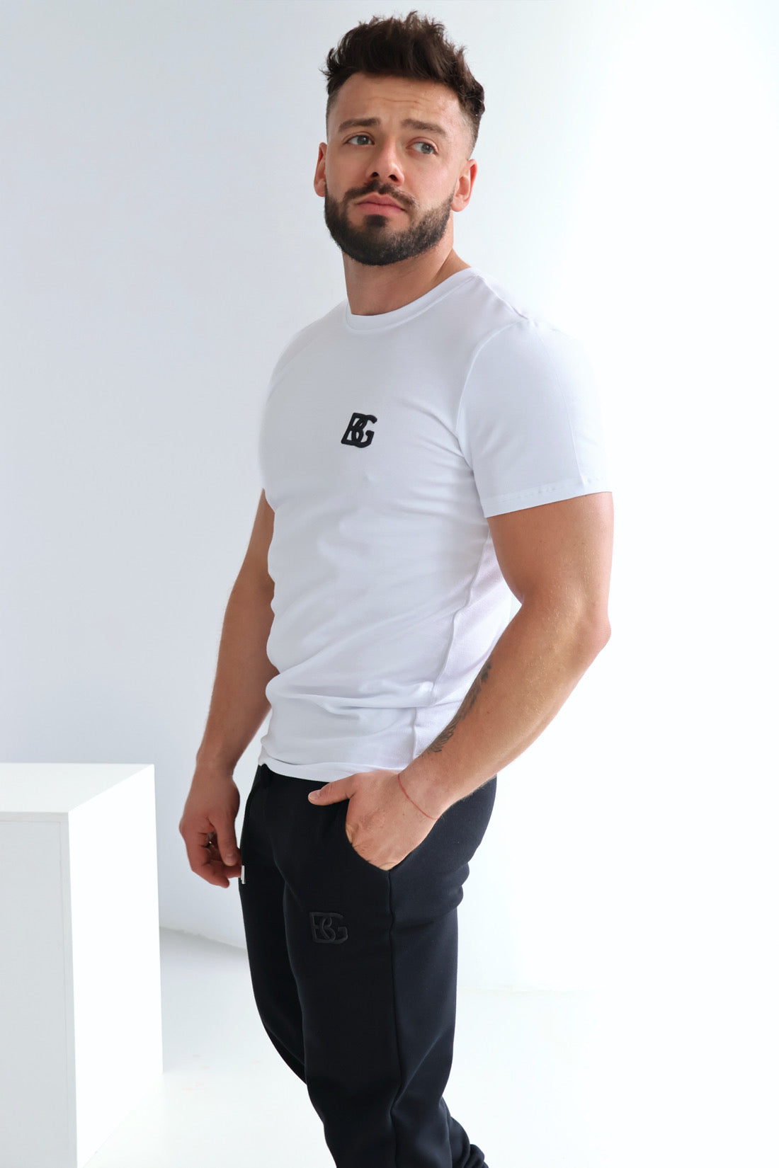 T-SHIRT BG BOND | WEIẞ-SCHWARZ