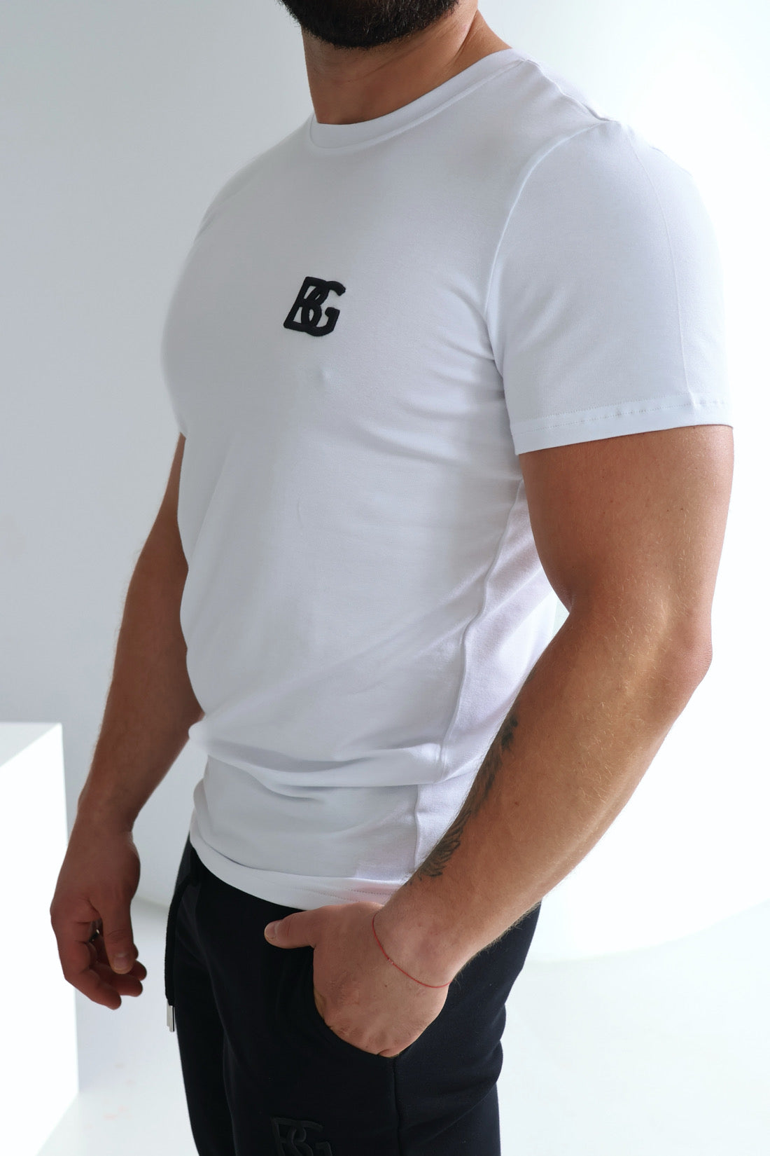 T-SHIRT BG BOND | WEIẞ-SCHWARZ