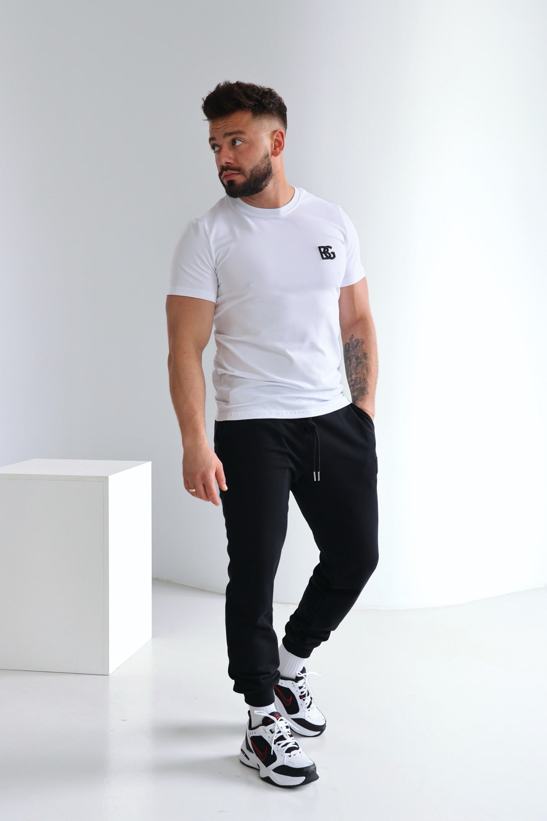 T-SHIRT BG BOND | WEIẞ-SCHWARZ