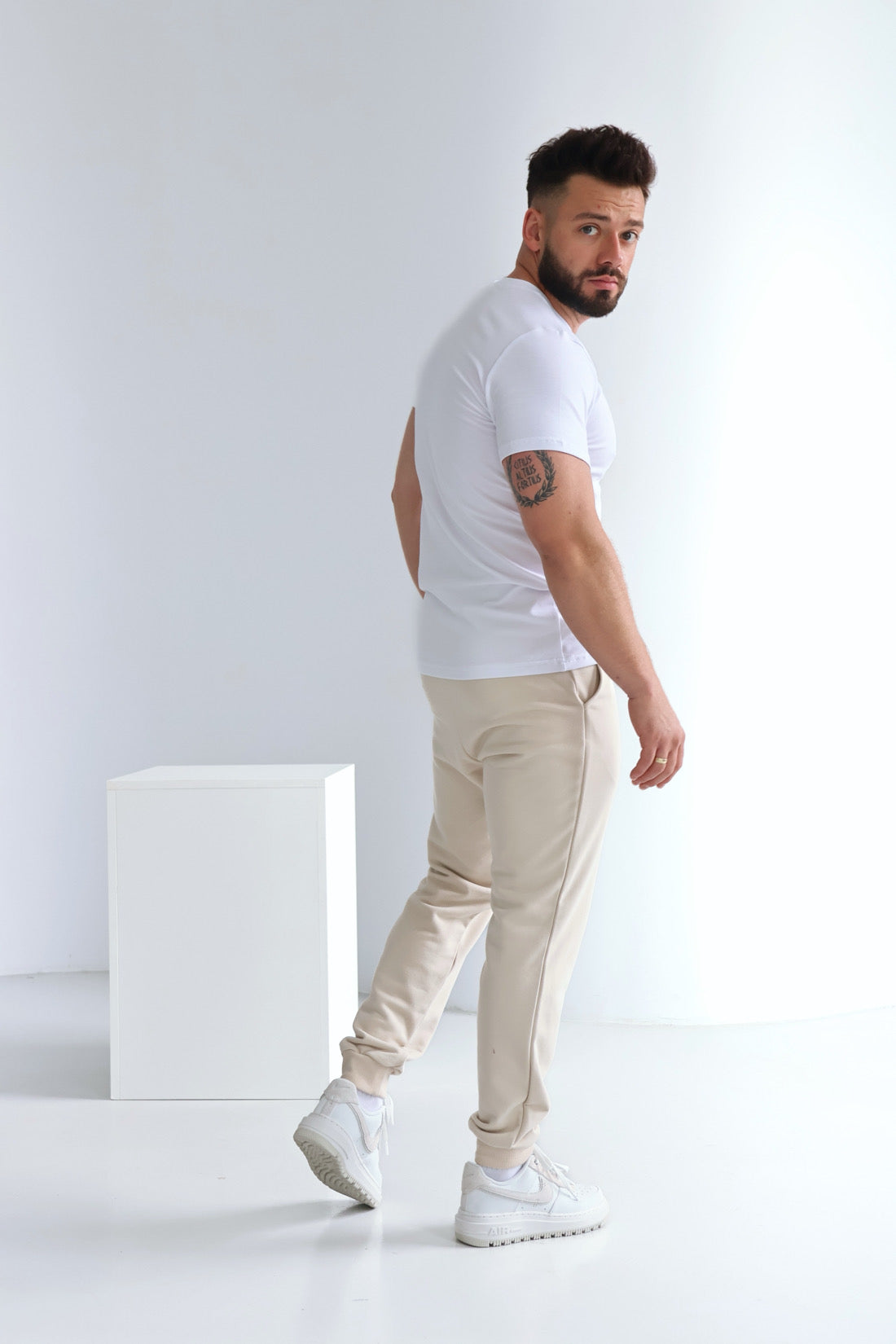 T-SHIRT BG BOND | WEIẞ- HELLBEIGE