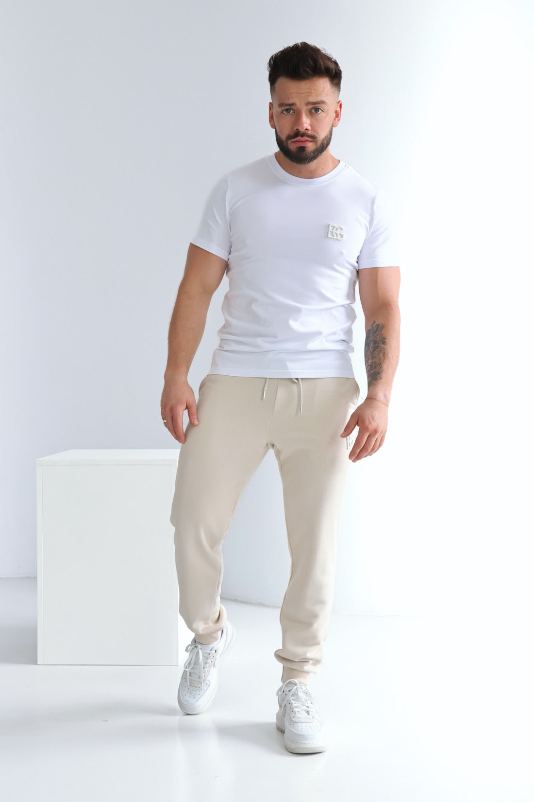 T-SHIRT BG BOND | WEIẞ- HELLBEIGE