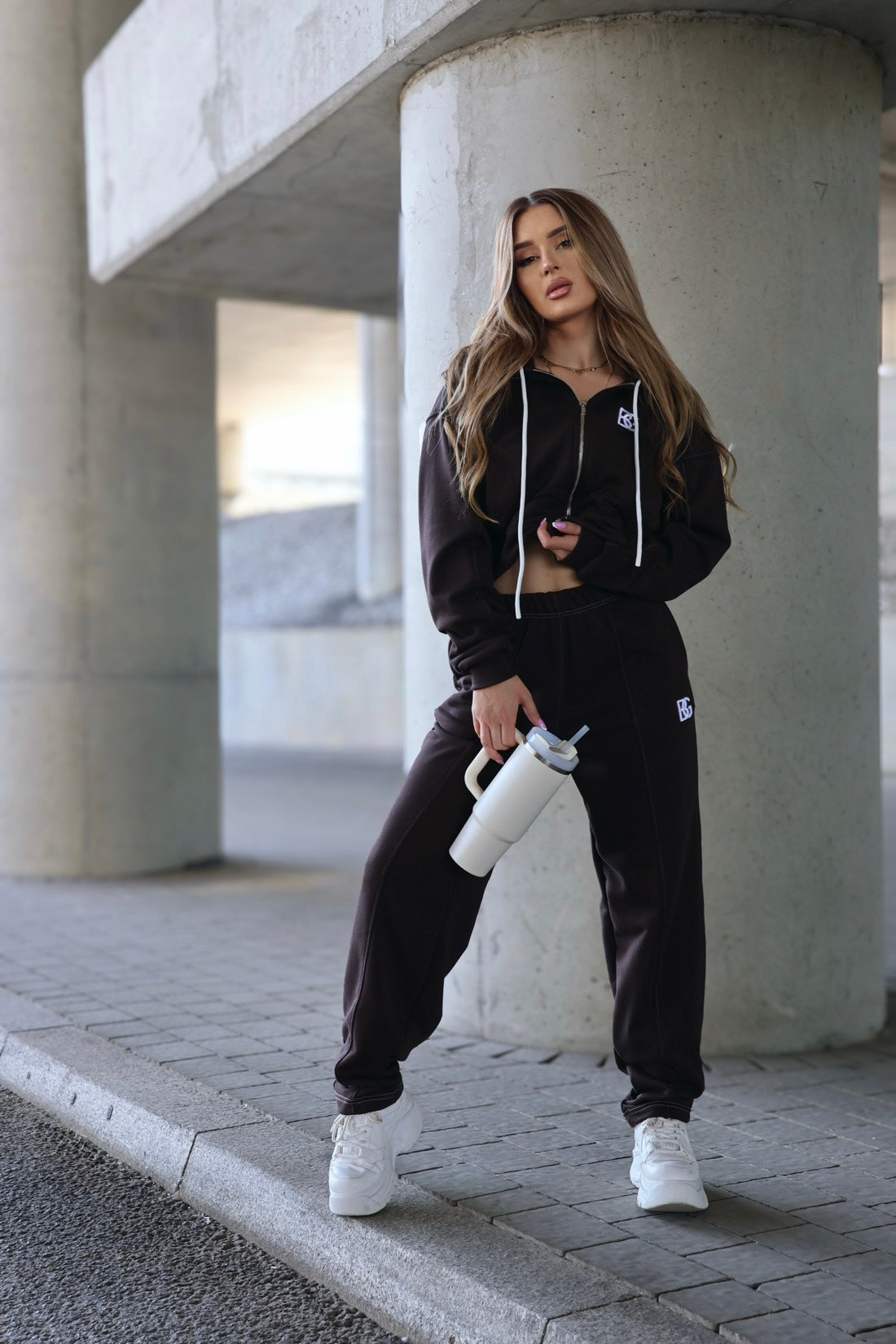 Sweatshirt BG WHITE | SCHOKOBRAUN