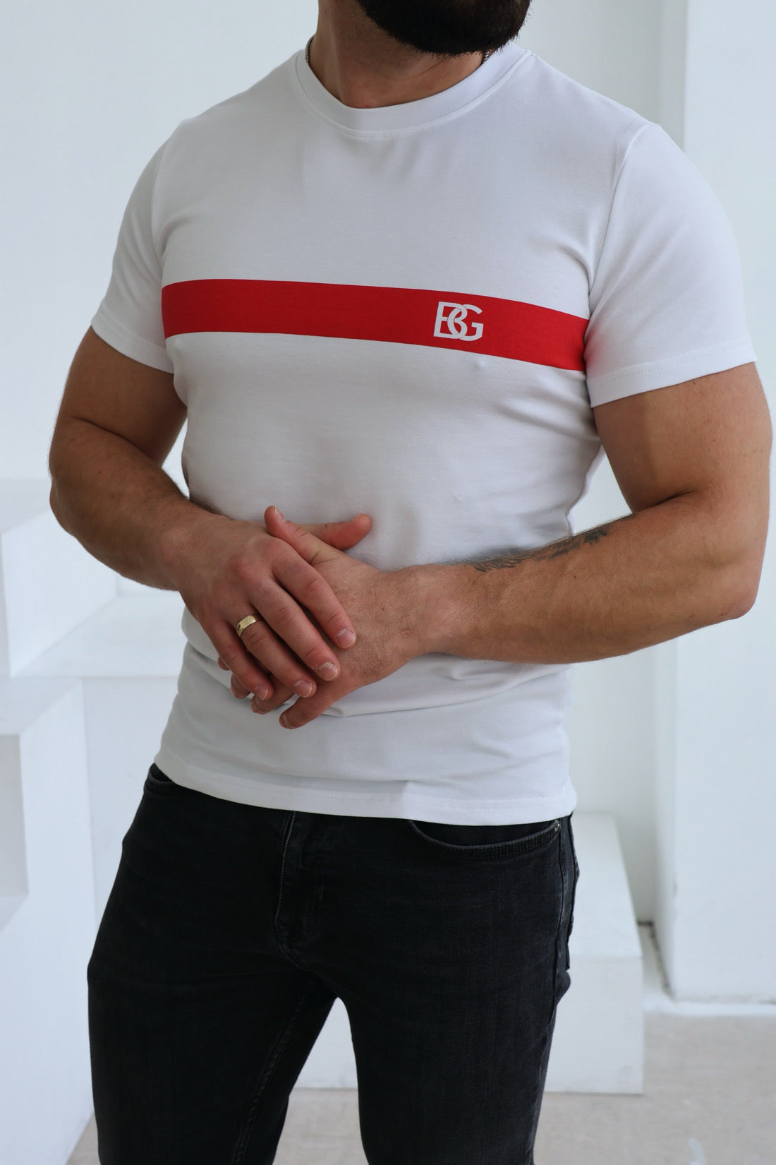 T-SHIRT HERREN BG RED | WEIẞ