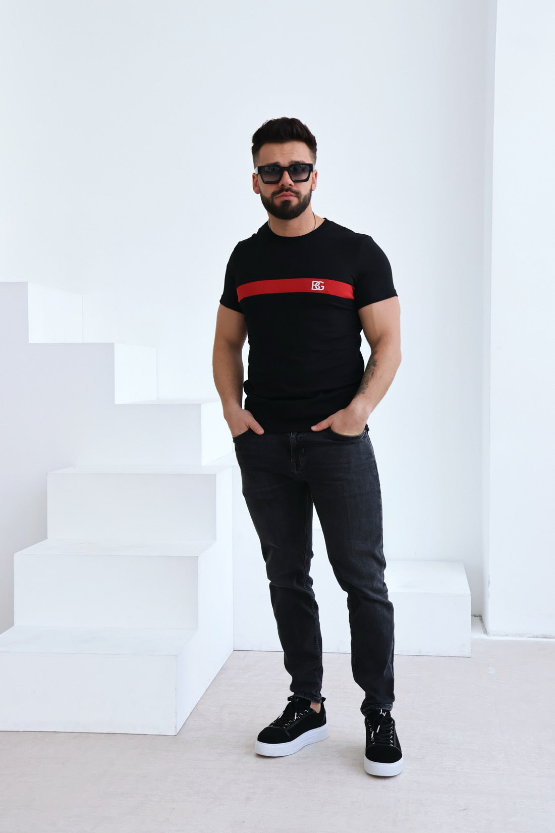 T-SHIRT HERREN BG RED | SCHWARZ