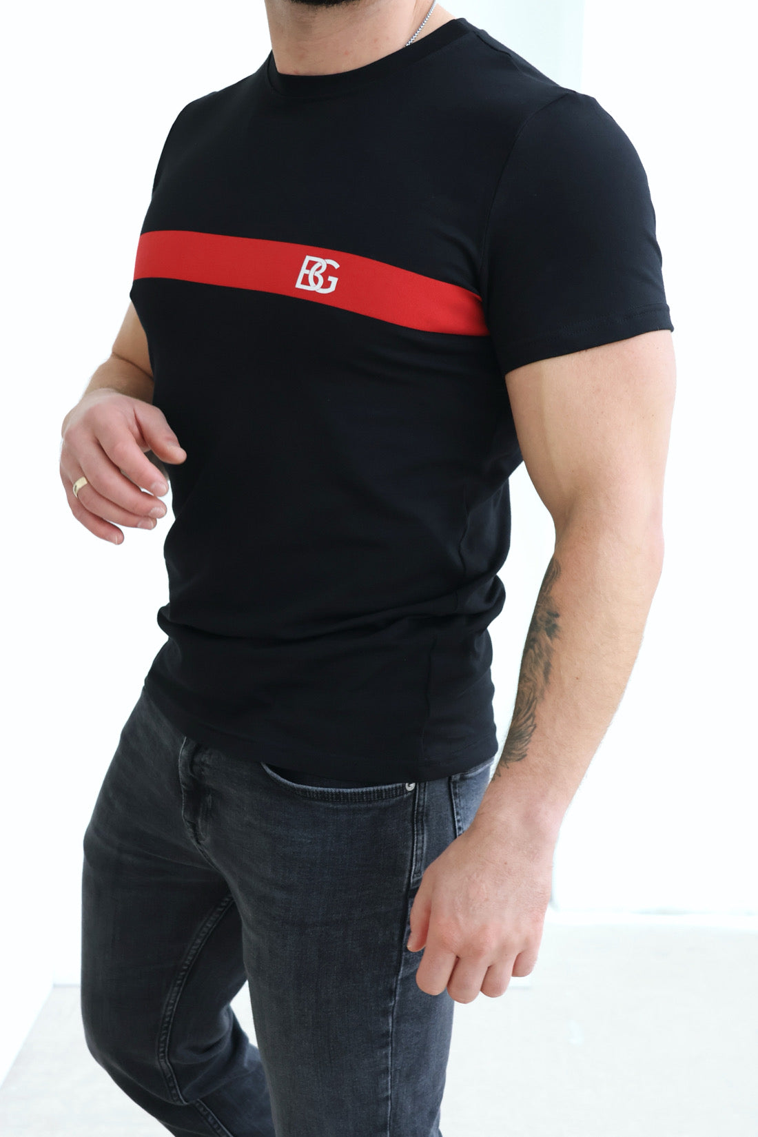 T-SHIRT HERREN BG RED | SCHWARZ