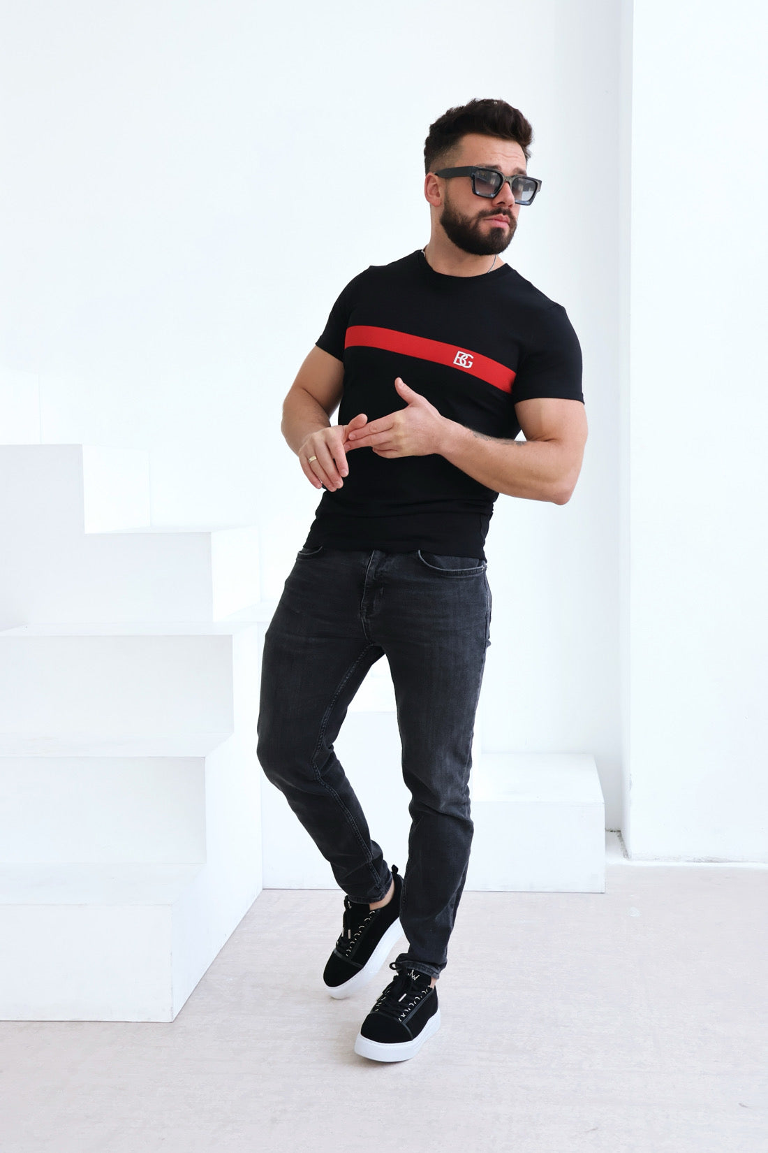 T-SHIRT HERREN BG RED | SCHWARZ