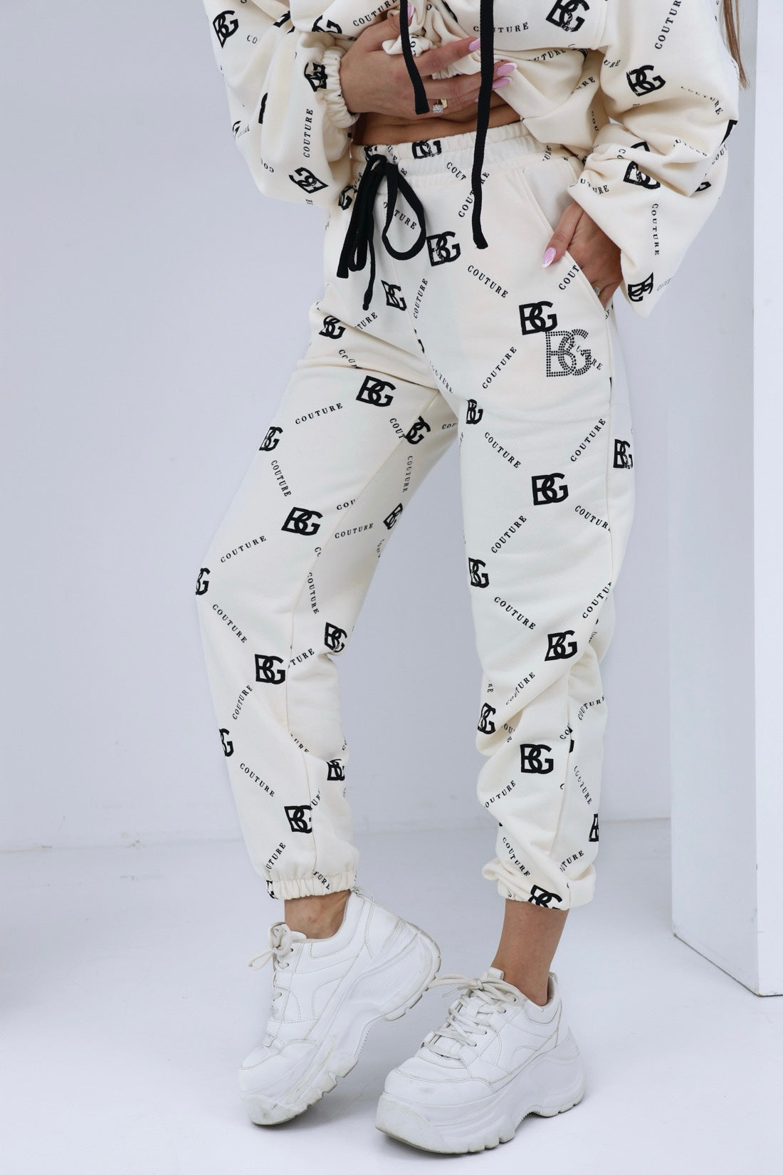 ZWEITEILER BG HOLO | VANILLE-SCHWARZ