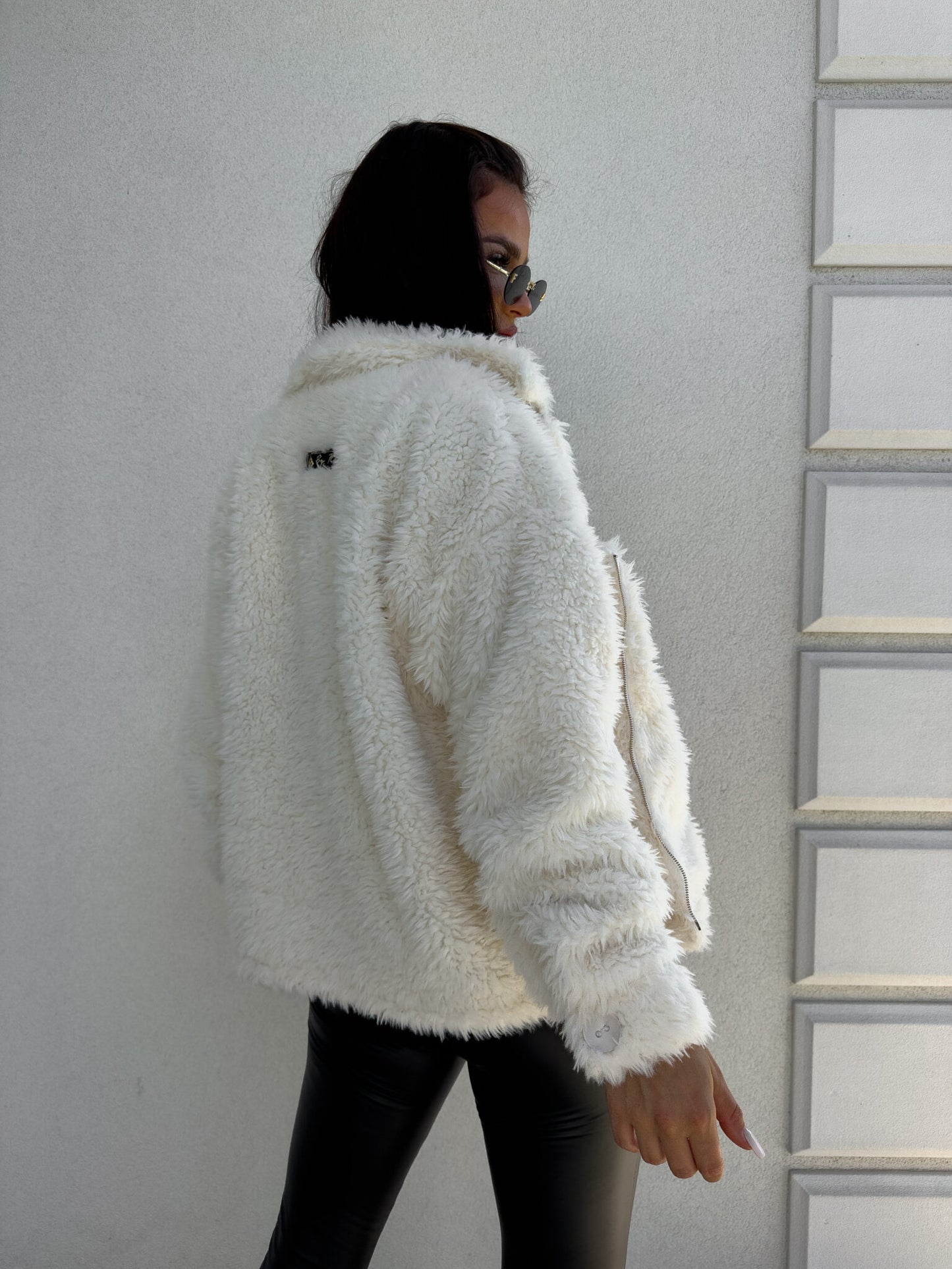 JACKE ILANIA  – ecru