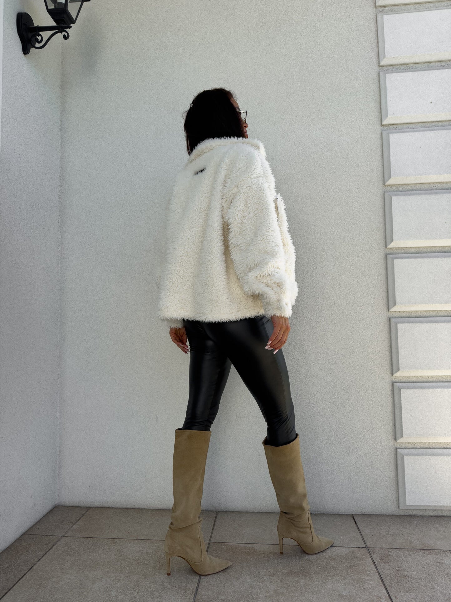 JACKE ILANIA  – ecru