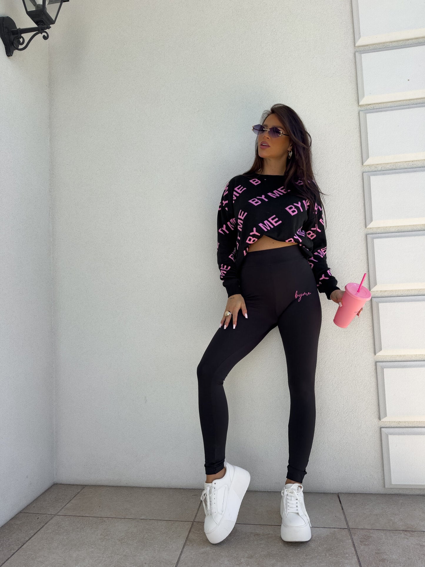 Pullover LETTERS – schwarz-rosa