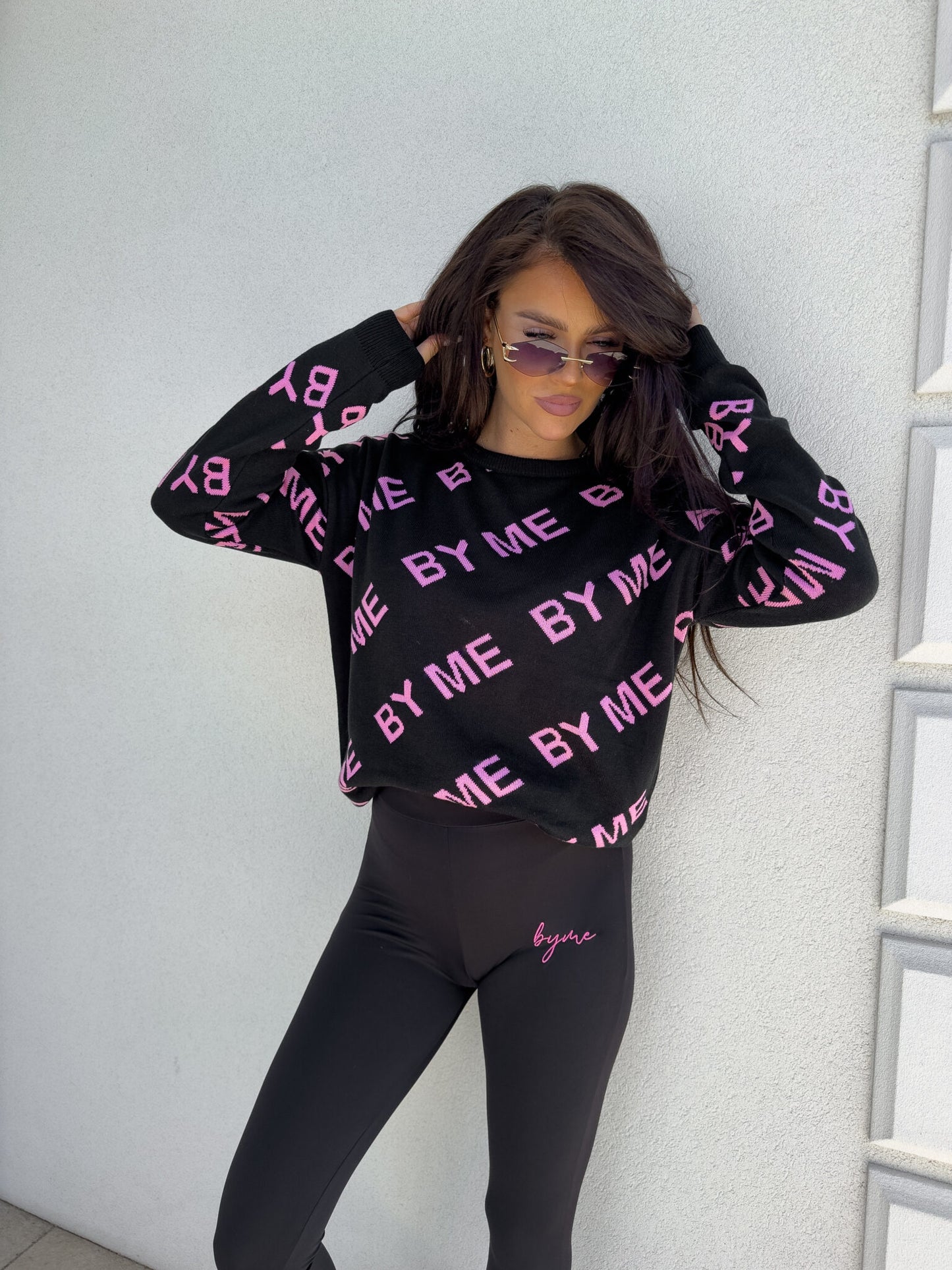 Pullover LETTERS – schwarz-rosa