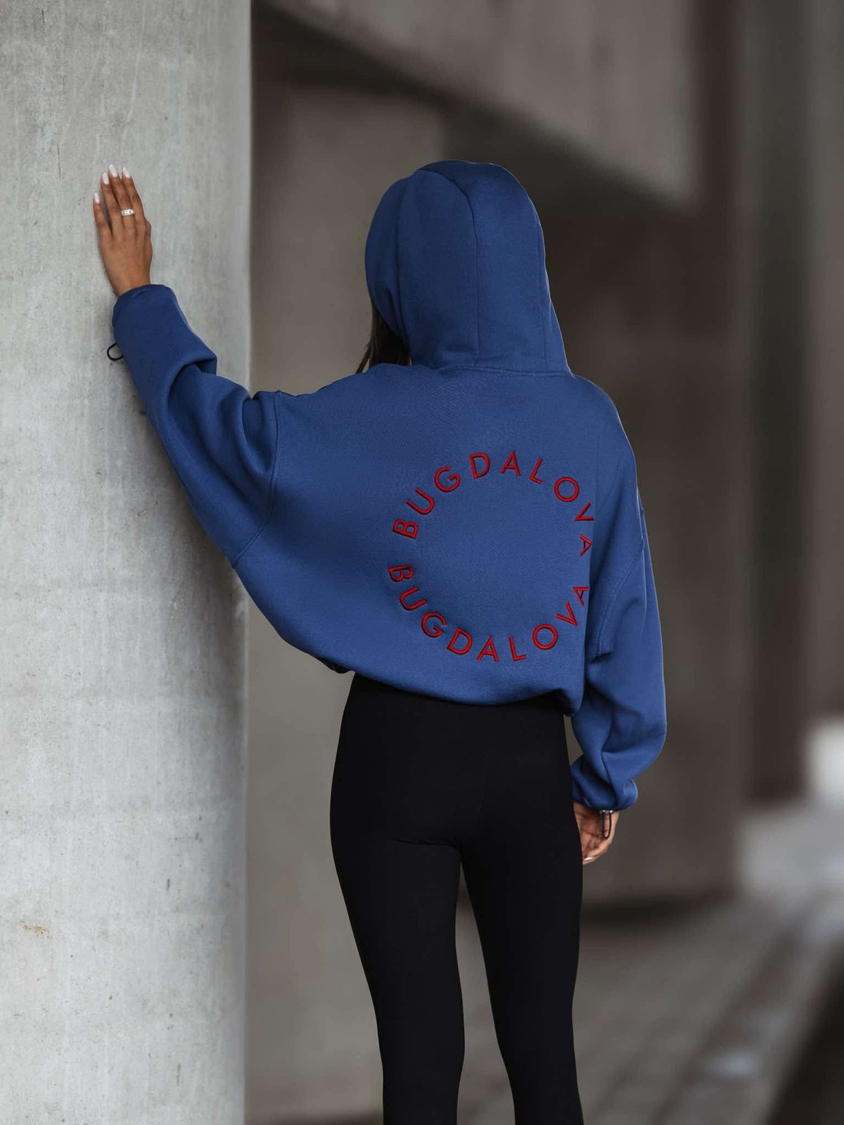 Sweatshirt By Mia Bugdalova Circle Marineblau