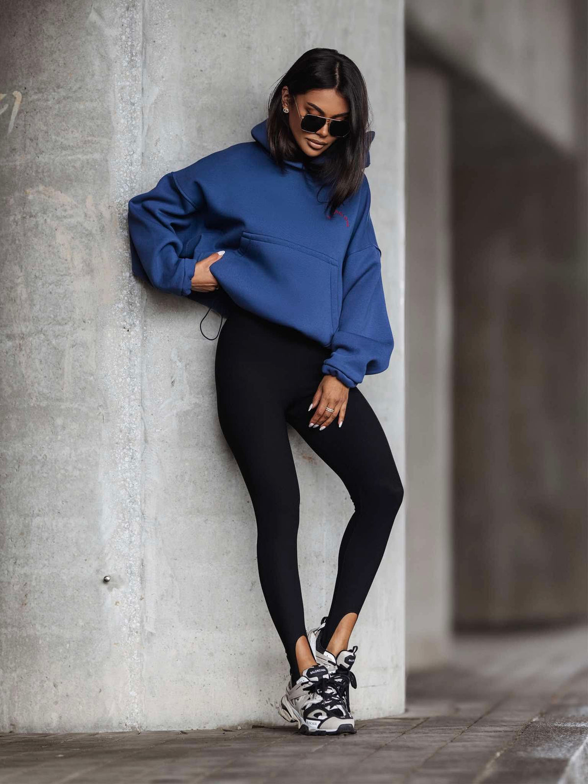 Sweatshirt By Mia Bugdalova Circle Marineblau