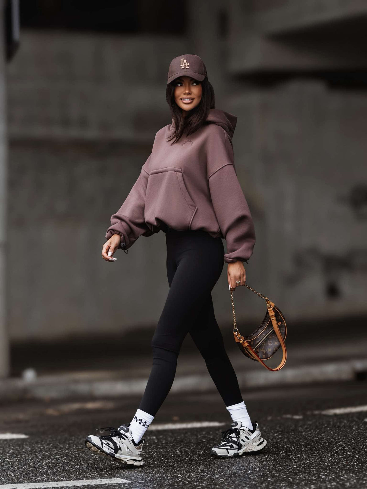 Sweatshirt By Mia Bugdalova Circle Schokobraun