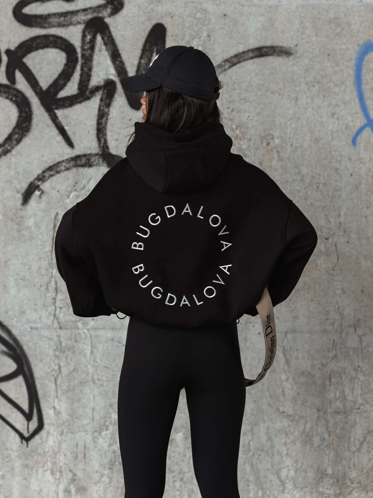 Sweatshirt By Mia Bugdalova Circle Schwarz